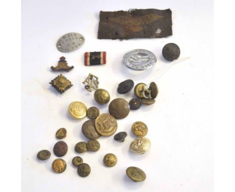 Small quantity of military badges including an aluminium British dog tag G R W See, 82716 Church of England D94 Royal Field A