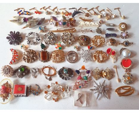 A collection of vintage brooches, clips and hair clips to include 2 Scottish animal paw foot brooches with purple coloured st