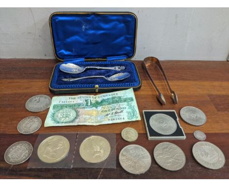 Coin collection to include  Victorian and Edwardian half Crowns, a pair of silver preserve spoons and sugar tongs, Location:I