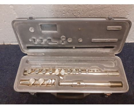 An Odyssey silver tone flute serial no:20163607 in fitted case. Location: 