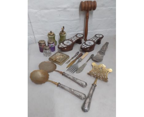 Collectables to include an oak auctioneer's gavel, treen and mother of pearl inlaid ornamental shoes, onyx table items, a WW2
