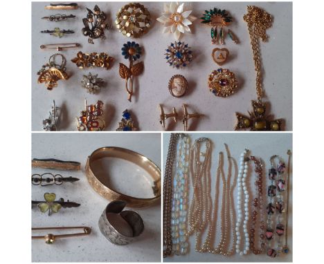 Vintage costume jewellery comprising brooches, necklaces to include gold tone chains and simulated pearl necklaces A/F, rings