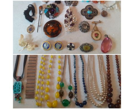 Vintage costume jewellery comprising brooches, necklaces and bracelets to include a Scottish silver tone and hardstone brooch
