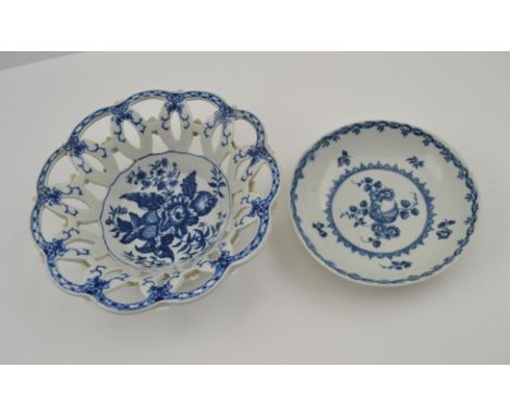 A WORCESTER DR WALL PERIOD PORCELAIN RETICULATED SWEETMEAT BASKET, cobalt blue pine cone decoration, c.1780, 16.5cm diameter,