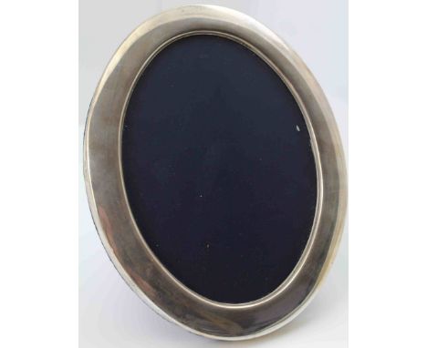 HENRY HUTTON &amp; CO. AN OVAL SILVER MOUNTED PHOTOGRAPH FRAME, velvet covered with easel back, Sheffield 1985, 18cm x 13cm 