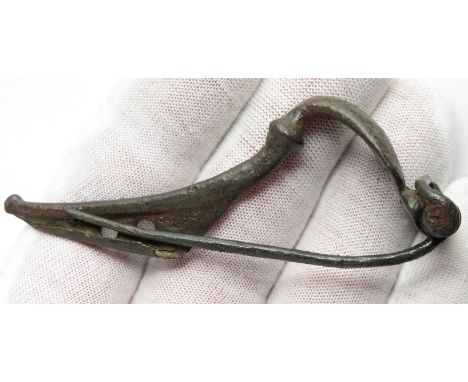 Large Roman bronze Kraftig Profilierte brooch, 1st - 2nd century AD, with characteristic highly arched bow and pierced catchp