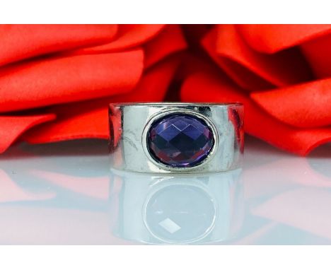 Silber Ring mit AmethystSterlingsilber 925/000Ringgröße: 53Gewicht: 8,0 Gramm