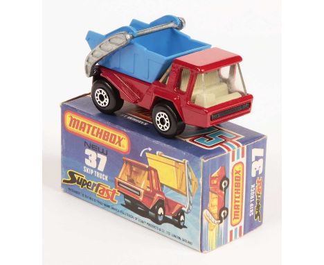 Matchbox Superfast 37c Atlas Skip Truck - red cab &amp; chassis, clear windows, pale grey interior, RARE BLUE PLASTIC SKIP, m