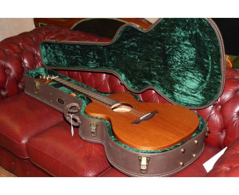 Vintage acoustic guitar with case, Gordon Giltrap V2000MGG, 105cm