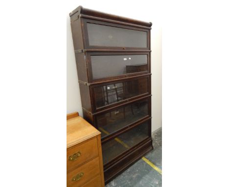 Globe Wernicke sectional glazed bookcase, of five shelves, width 87cm