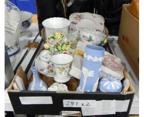 Large quantity of carved wooden bowls, chopping boards, etc., a collection of Coalport ceramic flower menu holders, boxed Wed