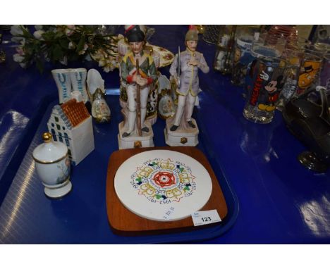 Mixed Lot: Old Country Rose pattern wall clock, various figurines, porcelain shoes, porcelain flowers etc