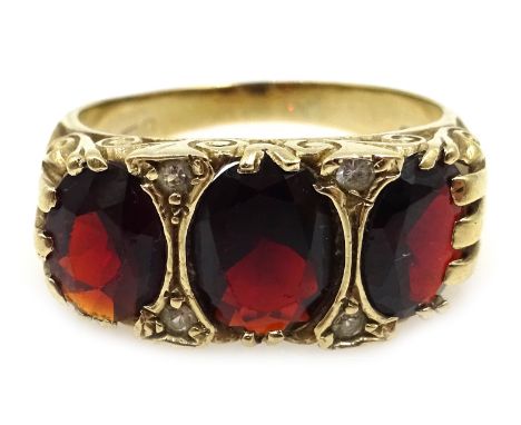 Gold three stone garnet and diamond ring, hallmarked 9ct Condition Report & Further Details - Approx 4.4gm- Size: S-T- Good c