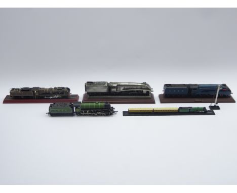 Bachmann OO Gauge LNER locomotive and tender, LNER Mallard cast metal model and other locomotive models 