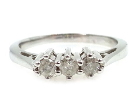 White gold three stone diamond ring, hallmarked 9ct Condition Report &amp; Further Details Approx 3.1gm, size O-P