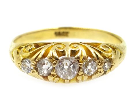 Graduating five stone diamond gold ring, stamped 18ct Condition Report &amp; Further Details Size L-M, approx 2.9gm