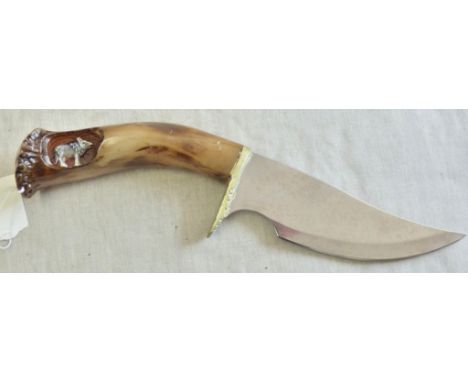 Vintage Hunting Knife, interesting collectable piece with the design of a wolf in the handle. No scabbard