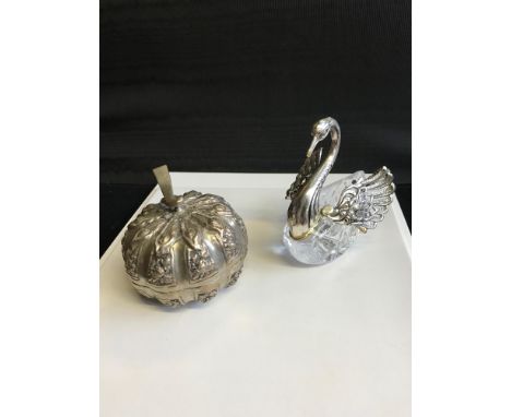 Silver plated and crystal swan salt with movable wings and matching spoon. Together with white metal pumpkin preserve pot. 