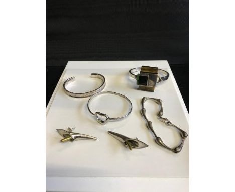 A Lot of silver jewellery which includes a pair of hand made silver earrings, Hand made silver and cube shaped bangle & possi
