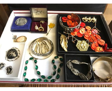 A Tray of costume and silver jewellery which includes Sterling Siam brooch and earring set 