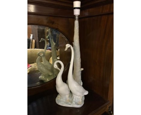 Large Nao double swan figure table lamp 