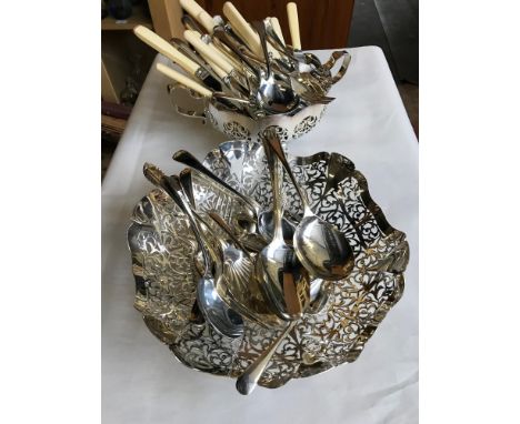 2 Silver plated pierced serving bowls & a collection of loose EP & silver plated flat wares 