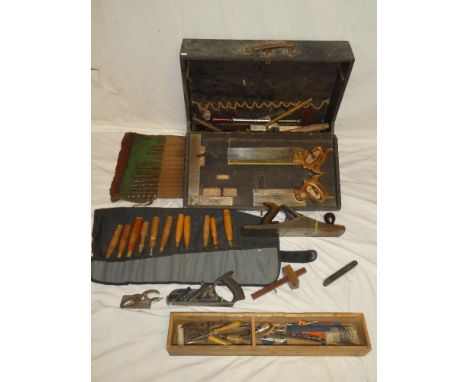 An old wooden toolbox containing a selection of various carpentry tools including Record No 05½ plane, Record 78 plane, small
