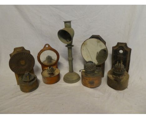 Four various old wall-mounted oil lamps and a nickel-plated desk lamp (af)