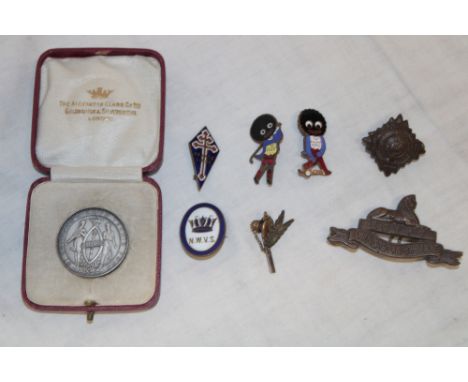 Various badges including Lincolnshire Regiment Officer's bronze collar badge, St. Dunstan's lawn tennis silver medallion, Rob