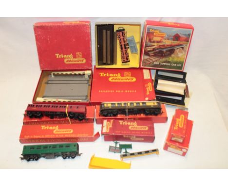 Triang 00 gauge - a selection of boxed items including two Suburban coaches, Continental level crossing, engine shed, line-si