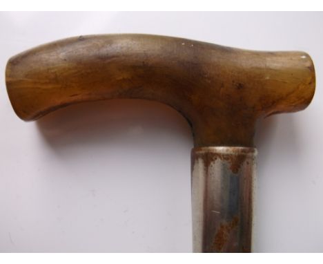 Rhino horn cane handle.
A small rhinoceros horn handle from a swagger stick or small cane.
Condition Report: Some scuffs. Wid