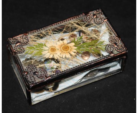 A collection of buttons, including Satsuma pottery, enamel and metal etc.