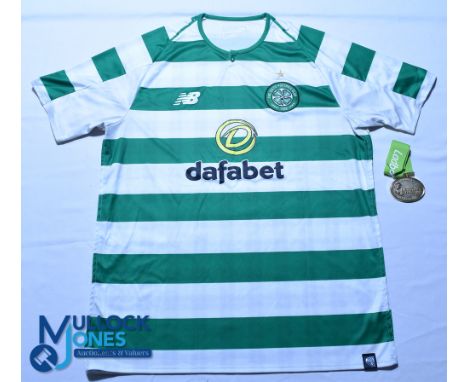 2018-2019 Celtic FC Football Shirt &amp; Medal - Shirt New Balance / Dafabet. Size L, short sleeves. Includes a Ladbrokes Pre