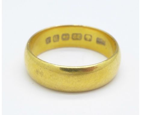 A 22ct gold ring, 5.4g, L