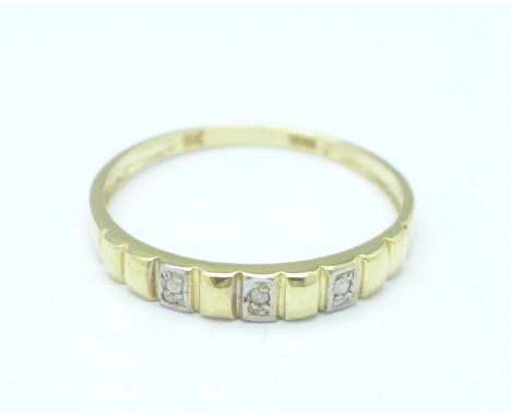 A 9ct gold and diamond ring, 1g, N