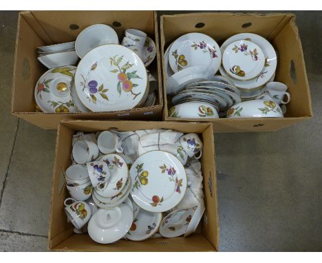 Royal Worcester Evesham dinnerwares, three boxes