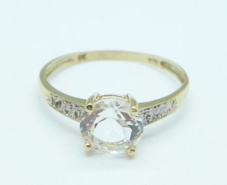 A 9ct gold and white topaz ring, 1g, O