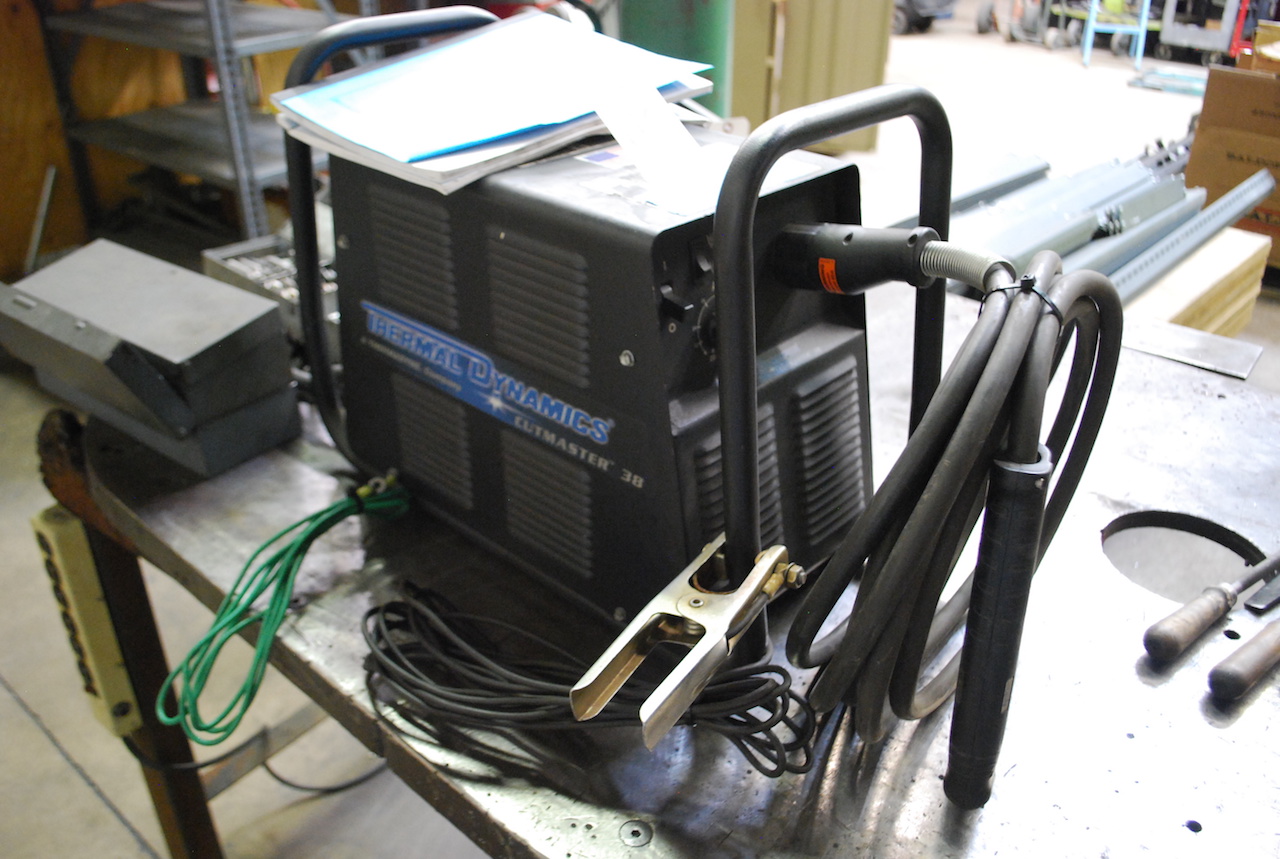 THERMAL DYNAMICS CUTMASTER 38 PLASMA CUTTER S/N 03517574 (2005); 125