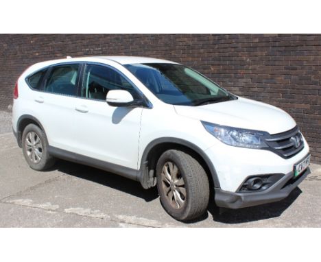 A Honda CR-V SE I-VTEC in white, 1997cc petrol, first registered 25-6-13, registration number CV13 WFX MOT valid until 12th J