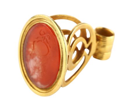 An Antique seal fob, intaglio carved glass depicting padlock emblem and French motto, in unmarked gold mount, seal length 19m