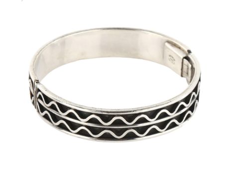 BORGE MALLING JENSEN - a Danish modernist sterling silver geometric wave hinged bangle, band width 12.8mm, internal circumfer