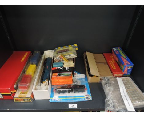 A shelf of mixed gauge engines, rolling stock and accessories including Hornby 00 gauge Power Car and Trailer Coach R157, Cit