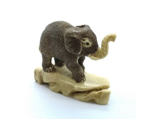 A signed carved ivory Japanese netsuke of an ElephantCONDITION REPORT - 6CM GOOD CONDITION