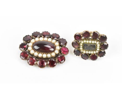 A Georgian yellow metal, foil-back garnet and seed pearl mourning ring, with small glazed plaited hair panel, within half see