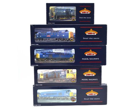Bachmann OO gauge model railway diesel locomotives, five including ref 32-110 08 shunter 13029 BR; 32-525A class 55 deltic 55