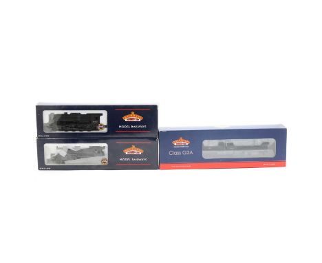 Bachmann OO gauge model railway locomotives, three including ref 31-477DC class G2A 49361, DCC ready; 32-259 WD Austerity BR 