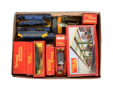 Tri-ang OO gauge model railway, a collection to include Transcontinental diesel locomotive with four passenger coaches; R128 