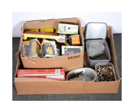 OO gauge model railway track-side accessories, including loose figures and animals; a tub of scatter; grass matting; two unus