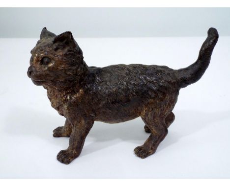 A good quality 19th century bronze kitten with naturalistic finish, 17 cm in length 