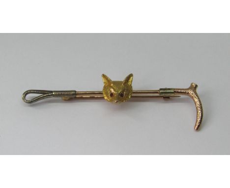 9ct tri-colour stock pin in the form of a riding crop, with applied fox mask with ruby set eyes, maker 'A&amp;W', 6g 